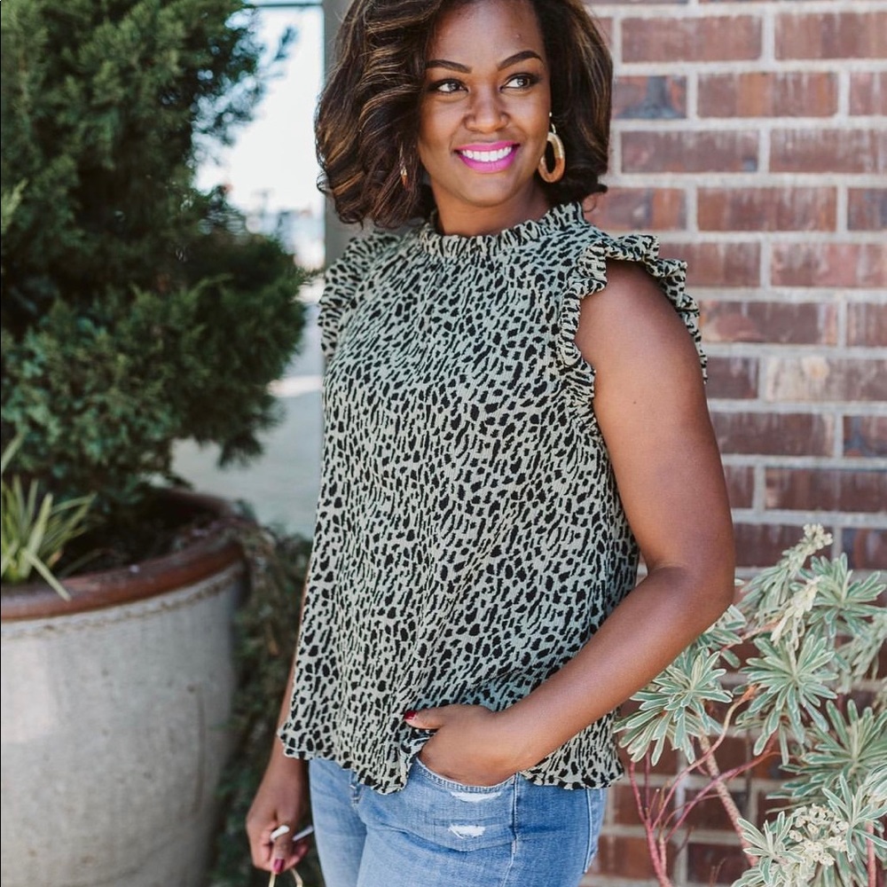Fate lightweight animal print blousy flutter sleeve tank size medium